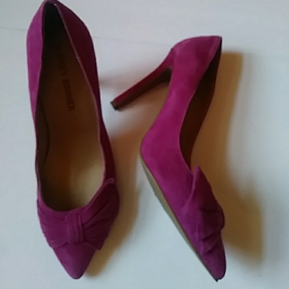 Audrey Brooke pink suede heels w bow-sz 7 1/2 M